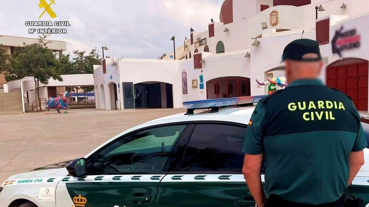 Cinco detenidos en el Poniente por agredir a un hombre de madrugada y vaciarle la cuenta con su propio móvil