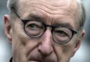 Julian Barnes, el escritor que lleva décadas reflexionando sobre la vejez y la muerte